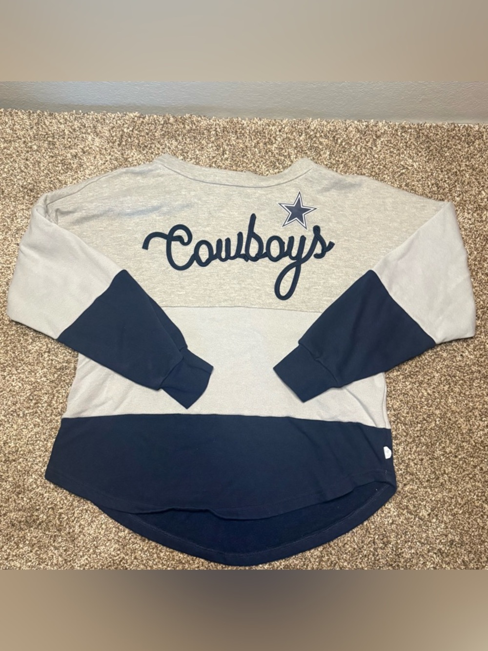 Dallas Cowboys Women’s Medium Colorblock Crewneck Sweatshirt - Navy & Gray - Picture 2 of 13